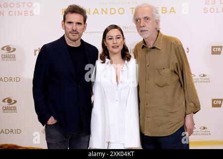 Madrid, Espagne. 19 juillet 2024. L'actrice Aida Folch (C), l'acteur Matt Dillon (G) et le metteur en scène Fernando Trueba (d) assistent à l'appel photographique 'Isla Perdida (cœur hanté)' à l'hôtel NH Palacio de Tepa à Madrid. (Photo de Nacho Lopez/SOPA images/SIPA USA) crédit : SIPA USA/Alamy Live News Banque D'Images