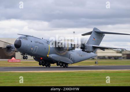 Un Airbus A400M de l'armée de l'air allemande participe au Royal International Air Tattoo à la RAF Fairford dans le Gloucestershire, en Angleterre, le 20 juillet 2024. (Photo par Jon Hobley | mi News) (photo par mi News/NurPhoto) crédit : NurPhoto SRL/Alamy Live News Banque D'Images