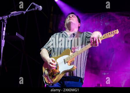 Concert de musique - Nick Mason s Saucerful of secrets - Set The Control Tour Lee Harris joue de la guitare pendant le concert avec le groupe Nick Mason Saucerful of secrets pour le Set Controls UK and Europe Tour 2024, le 9 juillet 2024 à Vicence, en Italie. Vicenza Piazza dei Signori Italie Copyright : xRobertoxTommasinix/xLiveMediax LPM 1449654 Banque D'Images