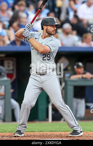 Kansas City, Missouri, États-Unis. 19 juillet 2024. Les Chicago White Sox Paul DeJong (29) battent contre les Kansas City Royals au Kauffman Stadium de Kansas City, Missouri. David Smith/CSM/Alamy Live News Banque D'Images