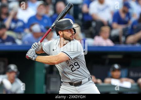 Kansas City, Missouri, États-Unis. 19 juillet 2024. Les Chicago White Sox Paul DeJong (29) battent contre les Kansas City Royals au Kauffman Stadium de Kansas City, Missouri. David Smith/CSM/Alamy Live News Banque D'Images