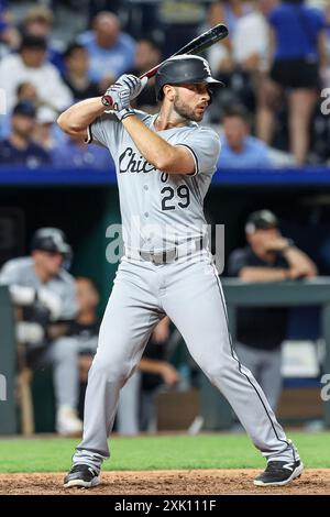 Kansas City, Missouri, États-Unis. 19 juillet 2024. Les Chicago White Sox Paul DeJong (29) battent contre les Kansas City Royals au Kauffman Stadium de Kansas City, Missouri. David Smith/CSM/Alamy Live News Banque D'Images