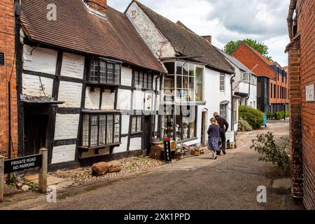 Brique antique un magasin de brack dans la ville du Staffordshire de Lichfield Angleterre Royaume-Uni Banque D'Images