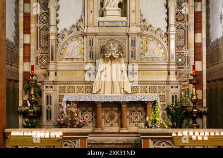 Un tabernacle avec l'Eucharistie. Santa Maria del Carmine [église notre-Dame du Carmel] à Pavie, Italie. Banque D'Images