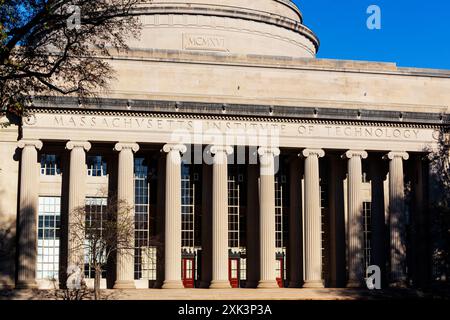 Cambridge, Massachusetts, États-Unis - 24 novembre 2022 : Massachusetts Institute of Technology, MIT, est une université privée de recherche fondée en 1861. Banque D'Images