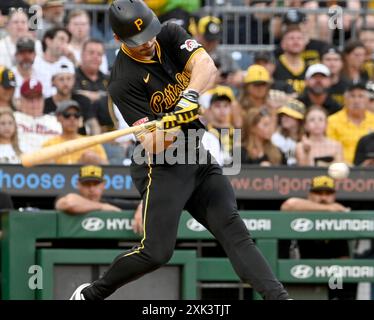 Pittsburgh, États-Unis. 20 juillet 2024. Les Pirates de Pittsburgh surpassent Bryan Reynolds (10) en sixième manche contre les Phillies de Philadelphie au PNC Park le samedi 20 juillet 2024 à Pittsburgh. Photo par Archie Carpenter/UPI crédit : UPI/Alamy Live News Banque D'Images