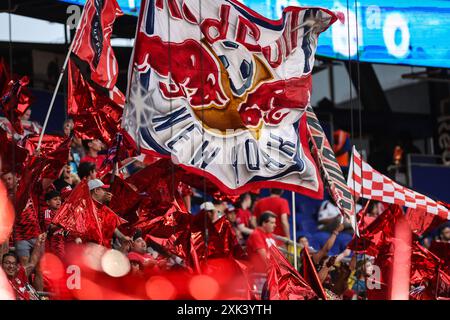 Harrison, NJ, États-Unis. 20 juillet 2024. Les fans se préparent pour le match avant un match en MLS entre le FC Cincinnati et les Red Bulls de New York au Red Bull Arena de Harrison, NJ Mike Langish/CSM/Alamy Live News Banque D'Images