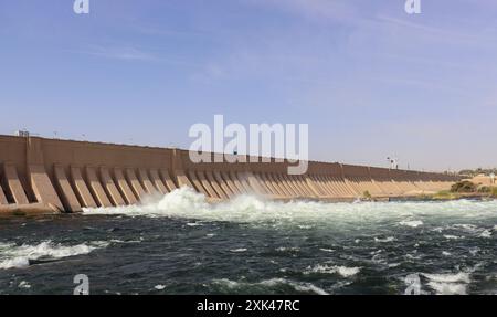 Eau en Egypte : ancien barrage d'Assouan (barrage bas d'Assouan) sur le nil en haute Egypte Banque D'Images