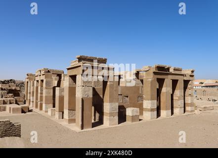 Ancien temple égyptien de Satet sur l'île Éléphantine à Assouan Banque D'Images