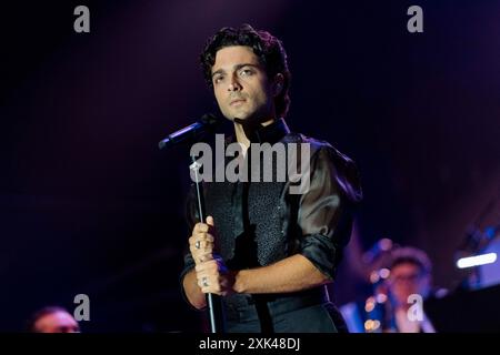 Lanciano, Italie. 20 juillet 2024. La chanteuse italienne Gianluca Ginobile du groupe musical il Volo se produit lors de la tournée estivale ''TUTTI PER UNO - CAPOLAVORO'' au Parco Villa delle Rose à Lanciano, Italie, le 20 juillet 2024 (photo Marco Zac/NurPhoto). Crédit : NurPhoto SRL/Alamy Live News Banque D'Images