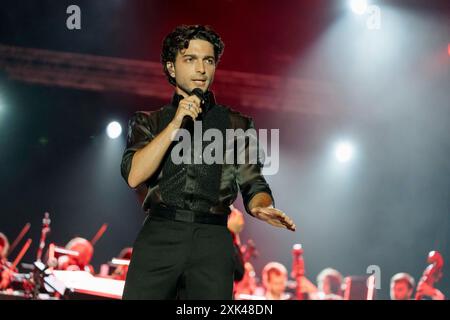 Lanciano, Italie. 20 juillet 2024. La chanteuse italienne Gianluca Ginobile du groupe musical il Volo se produit lors de la tournée estivale ''TUTTI PER UNO - CAPOLAVORO'' au Parco Villa delle Rose à Lanciano, Italie, le 20 juillet 2024 (photo Marco Zac/NurPhoto). Crédit : NurPhoto SRL/Alamy Live News Banque D'Images