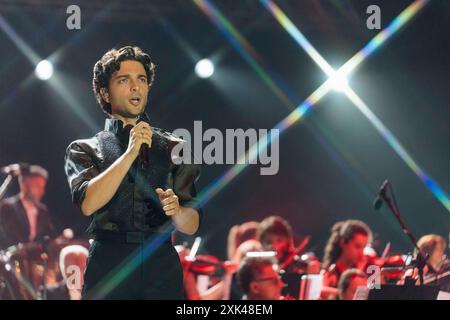 Lanciano, Italie. 20 juillet 2024. La chanteuse italienne Gianluca Ginobile du groupe musical il Volo se produit lors de la tournée estivale ''TUTTI PER UNO - CAPOLAVORO'' au Parco Villa delle Rose à Lanciano, Italie, le 20 juillet 2024 (photo Marco Zac/NurPhoto). Crédit : NurPhoto SRL/Alamy Live News Banque D'Images