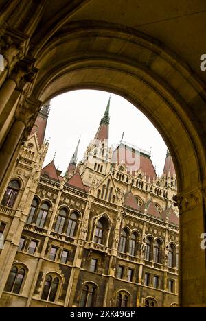 Maison du Parlement - le plus grand bâtiment du pays - se trouve sur le talus du Danube - style néo-gothique - 691 chambres - Budapest, Hongrie Banque D'Images