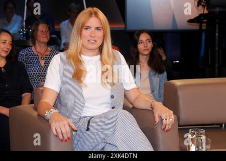 Hambourg, Deutschland 19. Juillet 2024 : NDR Talk Show - 19.07.2024 Im Bild : Britta Becker NDR Studio Hamburg *** Hambourg, Allemagne 19 juillet 2024 NDR Talk Show 19 07 2024 dans l'image Britta Becker NDR Studio Hamburg Copyright : xFotostandx/xMeyerx Banque D'Images