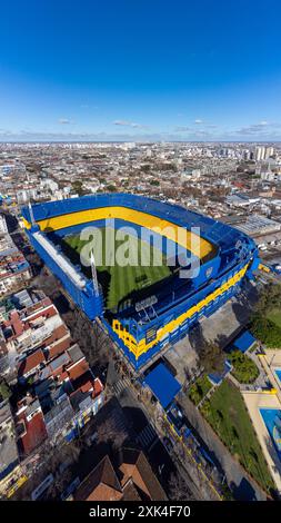 Tir de drone du stade la Bombonera, stade du Club Atletico Boca Juniors, quartier de la Boca à Buenos Aires. Banque D'Images