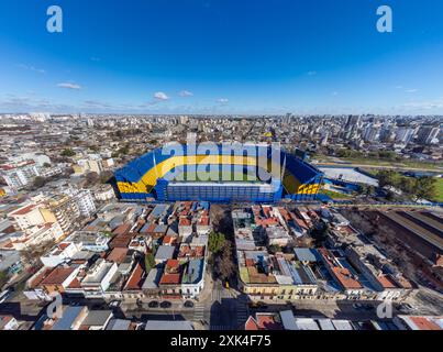 Tir de drone du stade la Bombonera, stade du Club Atletico Boca Juniors, quartier de la Boca à Buenos Aires. Banque D'Images