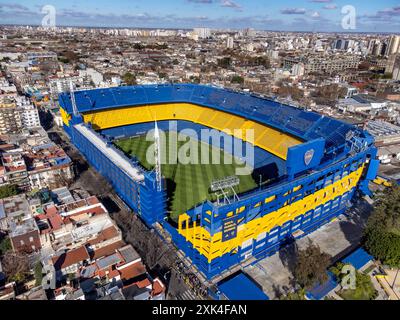 Tir de drone du stade la Bombonera, stade du Club Atletico Boca Juniors, quartier de la Boca à Buenos Aires. Banque D'Images