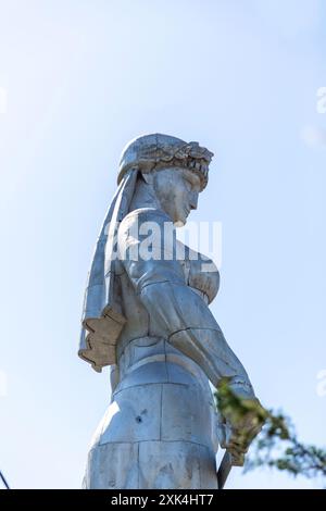 Tbilissi, Géorgie - 22 JUIN 2024 : Kartlis Deda est un monument dans la capitale géorgienne Tbilissi. Érigé au sommet de la colline Sololaki en 1958, le 1500e anni Banque D'Images