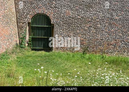 Fort historique de Vysehrad sur la rive est de la rivière Vltava à Prague, capitale de la République tchèque Banque D'Images