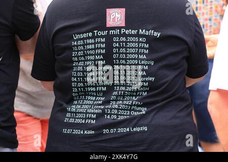 Peter Maffay beim Konzert in der Red Bull Arena Erfurt, 20.07.2024 Zuschauer - We Love Rock n Roll - Farewell Tour 2024 - Konzert in der Red Bull Arena à Leipzig Foto: Matthias Gränzdörfer Sachsen Allemagne *** Peter Maffay au concert au Red Bull Arena Erfurt, 20 07 2024 spectateurs We Love Rock n Roll Farewell Tour 2024 concert au Red Bull Arena de Leipzig photo Matthias Gränzdörfer Saxe Allemagne Copyright : xMatthiasxGränzdörferx Banque D'Images