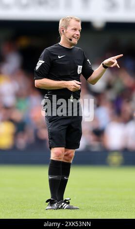 Londres, Royaume-Uni. 20 juillet 2024. Arbitre Gavin Ward lors du match amical de pré-saison au Kiyan Prince Foundation Stadium, Londres. Le crédit photo devrait se lire comme suit : David Klein/Sportimage crédit : Sportimage Ltd/Alamy Live News Banque D'Images