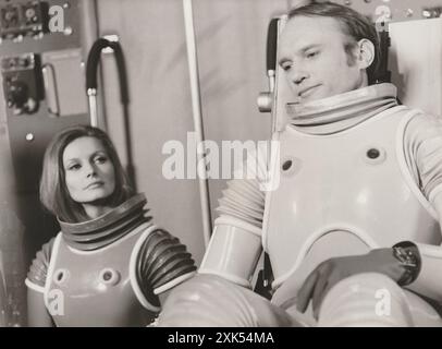 Moon Zero Two (Warner Brothers, 1969). Avec James Olson, Catherine von Schell. Dir : Roy Ward Baker Banque D'Images