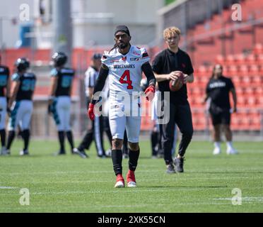 Darius Saint-Robinson (mercenaires helvétiques, #4) beim Warmup. Munich Ravens v. Helvetic Mercenaries, Football, Ligue européenne de Football ELF, semaine 9, saison 2024, 21.07.2024. Foto : Eibner Pressefoto/Heike Feiner Banque D'Images