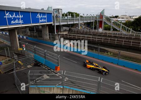 08 BIRD Sam (gbr), NEOM McLaren Formula E Team, Nissan e-4ORCE 04, action lors de l'ePrix Hankook London 2024, 10ème meeting du Championnat du monde ABB FIA Formula E 2023-24, sur l'Excel London du 18 au 21 juin 2024 à Londres, Royaume-Uni - photo Javier Jimenez / DPPI Banque D'Images