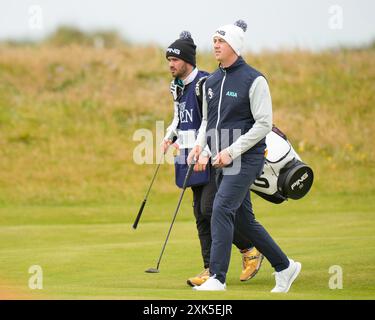 Troon, South Ayrshire, Écosse, Royaume-Uni. 21 juillet 2024 ; Royal Troon Golf Club, Troon, South Ayrshire, Écosse ; The Open Championship final Round ; Joe Dean Walks to the 2nd green Credit : action plus Sports images/Alamy Live News Banque D'Images