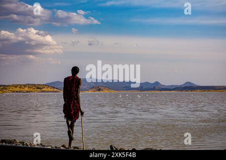 Lac Magadi Kenya Salt Lake Flamingo Accueil Portraits de gens debout à côté de l'eau Kenya paysages afrique de l'est Banque D'Images