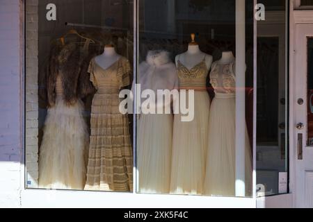 Robes de mariée de style bohème et vintage en vente chez Zolotas Bridal sur Hay Street à Subiaco, Perth, Australie occidentale. Banque D'Images