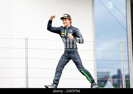 Mogyorod, Hongrie. 21 juillet 2024. ANTONELLI Andrea Kimi (ita), Prema Racing, Dallara F2 2024, portrait, podium lors de la 9ème manche du Championnat FIA de formule 2 2024 du 19 au 21 juillet 2024 sur le Hungaroring, à Mogyorod, Hongrie - photo DPPI crédit : DPPI Media/Alamy Live News Banque D'Images