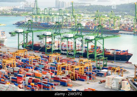Vue imprenable sur un terminal à conteneurs, le port de Singapour Banque D'Images