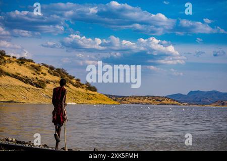 Lac Magadi Kenya Salt Lake Flamingo Accueil Portraits de gens debout à côté de l'eau Kenya paysages afrique de l'est Banque D'Images