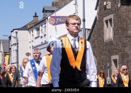 Portrush, Irlande du Nord - 1er juin 2024 : Orange Order Co. Antrim Junior Parade, Bushmills Blues et Royals Lodge. Concept loyaliste, loyalisme Banque D'Images