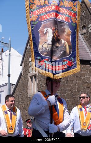 Portrush, Irlande du Nord - 1er juin 2024 : Orange Order Co. Antrim Junior Parade, bannière JLOL du district d'Annahoe. Concept loyaliste, loyalisme, ulster Banque D'Images