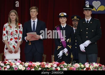 Bruxelles, Belgique. 21 juillet 2024. Le Prince Emmanuel, le Prince Emmanuel, la Princesse héritière Elisabeth et le Prince Gabriel photographiés lors du défilé militaire et civil de la Fête nationale belge, à Bruxelles, dimanche 21 juillet 2024. Ce défilé rend hommage aux services de sécurité et d'urgence de notre pays, tels que l'armée, la police, les pompiers ou la protection civile. BELGA PHOTO NICOLAS MAETERLINCK crédit : Belga News Agency/Alamy Live News Banque D'Images