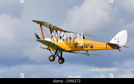 Vintage de Havilland DH-82A Tiger Moth en vol Banque D'Images