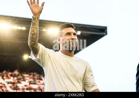 Miami, Floride, États-Unis. 20 juillet 2024. (SPO) MLS : Inter Miami FC vs Chicago Fire FC. 20 juillet 2024, Fort Lauderdale, Floride, États-Unis : Messi (blessé) avant le match de football entre l'Inter Miami et le Chicago Fire FC pendant la MLS au Chase Stadium de Fort Lauderdale. L'Inter Miami l'a emporté par 2-1 avec des buts marqués par M. RojasÃ‚Â 6' et J. AlbaÃ‚Â 75' pour l'Inter Miami et R. CzichosÃ‚Â 73 pour Chicago. Crédit : Pedro Paulo Diaz/Thenews2 (crédit image : © Pedro Paulo Diaz/TheNEWS2 via ZUMA Press Wire) USAGE ÉDITORIAL SEULEMENT! Non destiné à UN USAGE commercial ! Banque D'Images