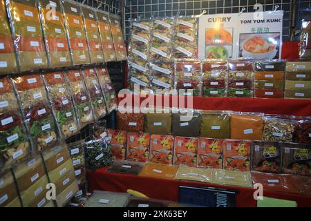 Chiang mai, Thaïlande 20 décembre 2019 : masala épicé et poudre d'assaisonnement thaïlandais sur le marché nocturne de chiang mai Banque D'Images