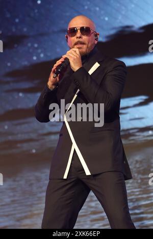 Phoenix, Arizona, États-Unis. 20 juillet 2024. Pitbull se produit au WNBA All Star Game 2024 au Footprint Center de Phoenix, Arizona, le 20 juillet 2024. Crédit : Mpi34/Media Punch/Alamy Live News Banque D'Images