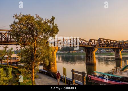 Kanchanaburi, Thaïlande - 10 février 2024 - coucher du soleil vue de la mariée sur la rivière Kwai Banque D'Images