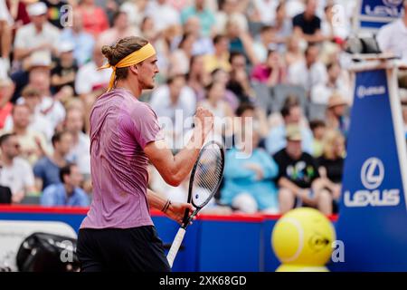 Hambourg, Allemagne. 21 juillet 2024. Tennis : ATP Tour - Hambourg, simples, hommes, finale. Zverev (Allemagne) − fils (France). Alexander Zverev réagit. Crédit : Frank Molter/dpa/Alamy Live News Banque D'Images