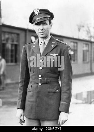 Le capitaine JAMES STEWART de la 8e armée américaine photographié en Angleterre en décembre 1943 Banque D'Images