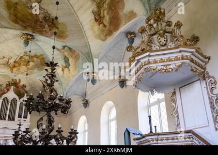 Vue intérieure de l’église luthérienne de Apriķi, perle d’art sacrée de Kurzeme, paroisse de Lažas, Lettonie Banque D'Images