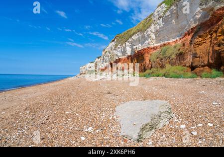 Célèbres falaises de couleur rouge et blanche à Hunstanton, Nord Norfolk en orientation paysage Banque D'Images