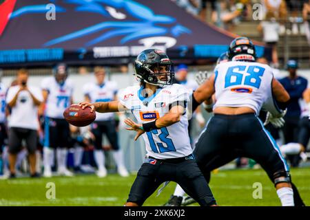 Stuttgart, Allemagne. 21 juillet 2024. ELF/ match : Panthers Wroclaw à Stuttgart Surge le 21. Juny. 2024 , dans le stade Gazi , Stuttgart, Allemagne, QB # 13 Matthew vitale / Wroclaw Panthers. Crédit : Frank Baumert/Alamy Live News Banque D'Images