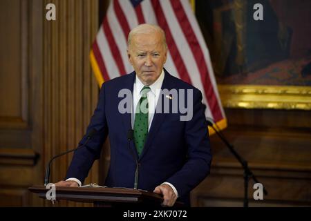 Photo datée du 15/03/24 du président américain Joe Biden s'exprimant lors du déjeuner annuel des amis de l'Irlande organisé par le président Mike Johnson au Capitole à Washington DC. Le président Biden s'est retiré de sa candidature pour sa réélection, déclarant: "je crois qu'il est dans l'intérêt de mon parti et du pays que je me retire." Date d'émission : dimanche 21 juillet 2024. Banque D'Images