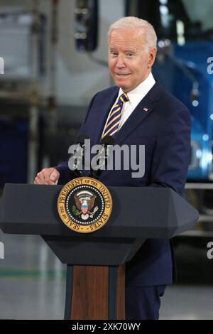 DOSSIER : Joe Biden se retire de l'élection présidentielle de 2024. Macungie, Pennsylvanie, États-Unis. 28 juillet 2024. Président Biden prononce un discours sur l'importance de la fabrication américaine à Mack Lehigh Valley Operations à Macungie, Pa 28 juillet 2021 crédit : Star Shooter/Media Punch/Alamy Live News Banque D'Images