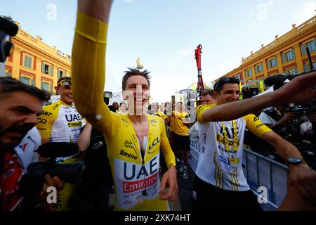 Tour de France 2024 - étape 21 - dimanche 21 juillet 2024 Monaco > Nice. Pogacar (UAE Team Emirates) confirme sa troisième victoire au total du Tour avec la première place de l’ITT de Monaco à Nice. Vu ici célébrant après son contre-la-montre. Photo - Luca Bettini/Pool/GodingImages photo - Luca Bettini/Pool/GodingImages crédit : Peter Goding/Alamy Live News Banque D'Images